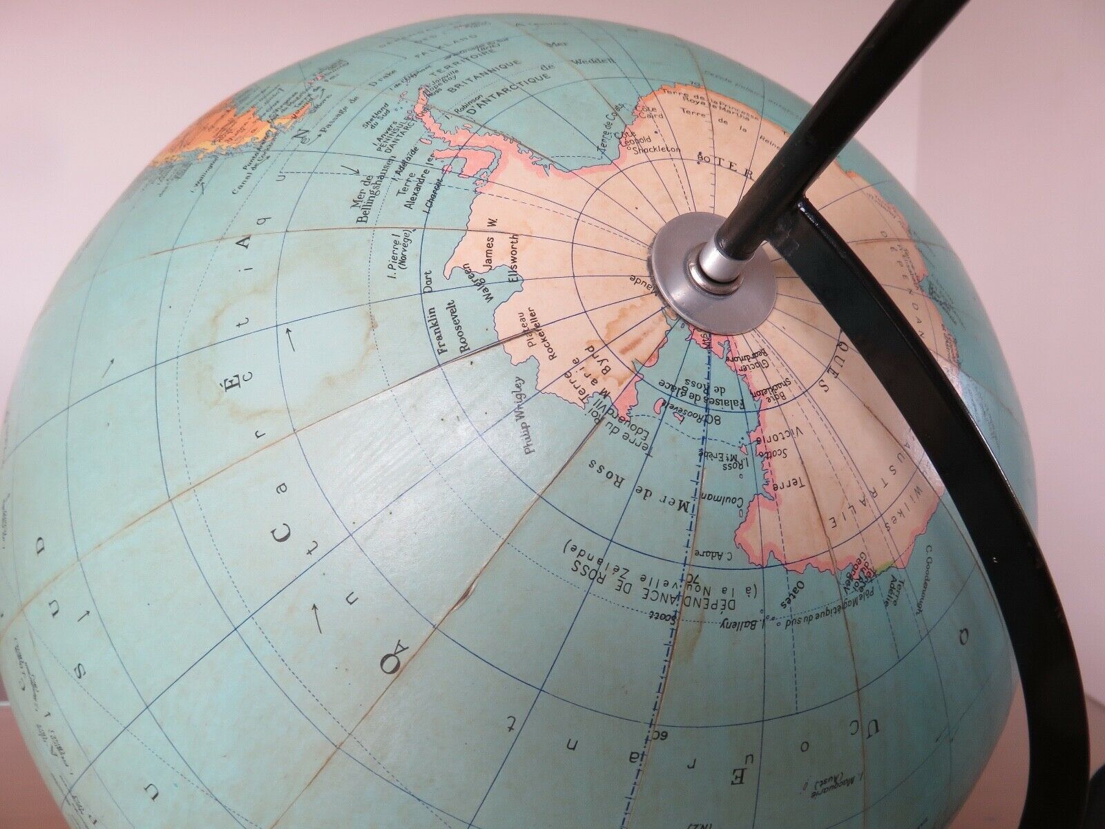 Terrestrial globe Taride 42 centimeters year 1965