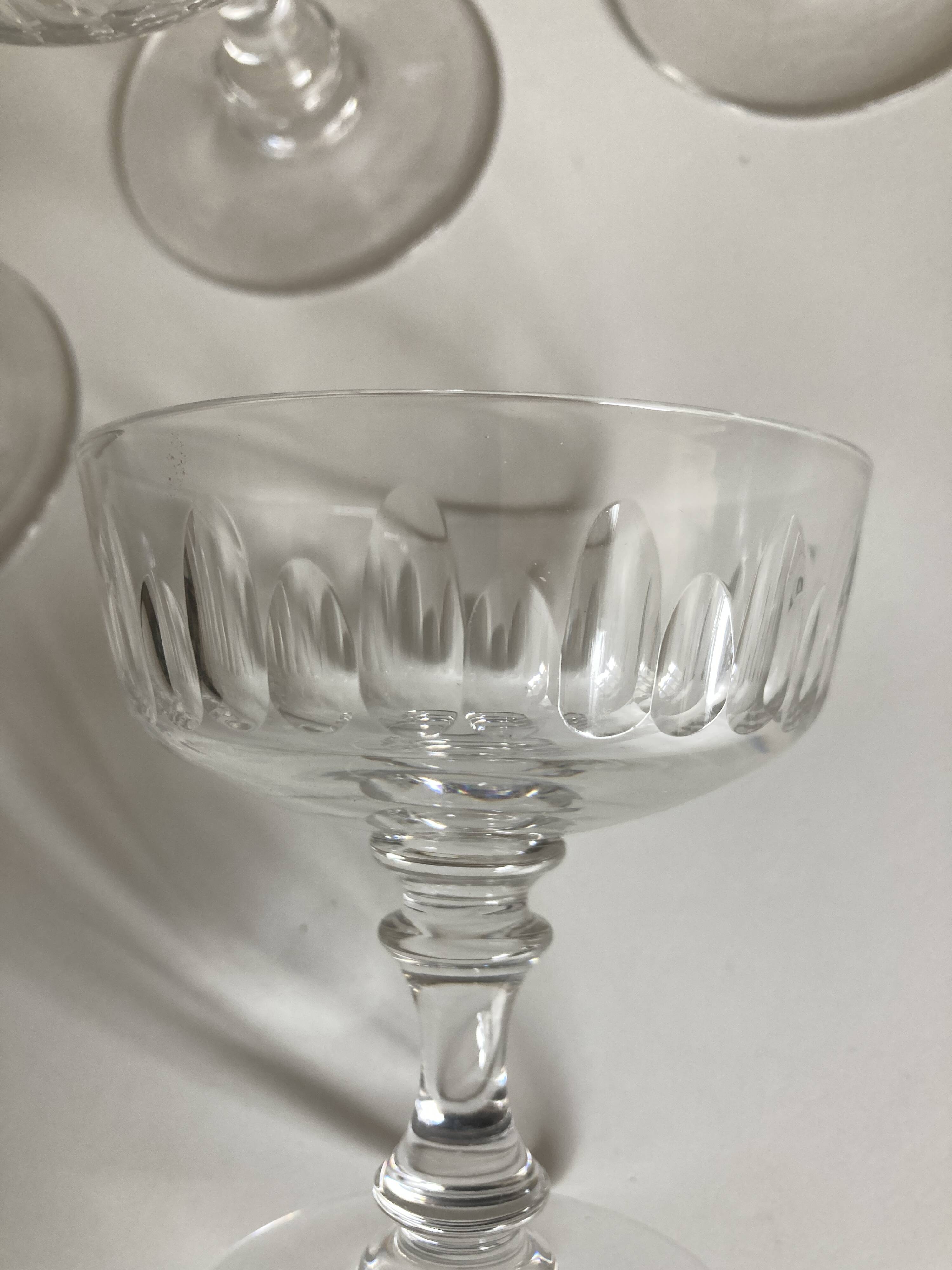 set de 7 coupes à champagne a cotes plates 19e en cristal sonnant