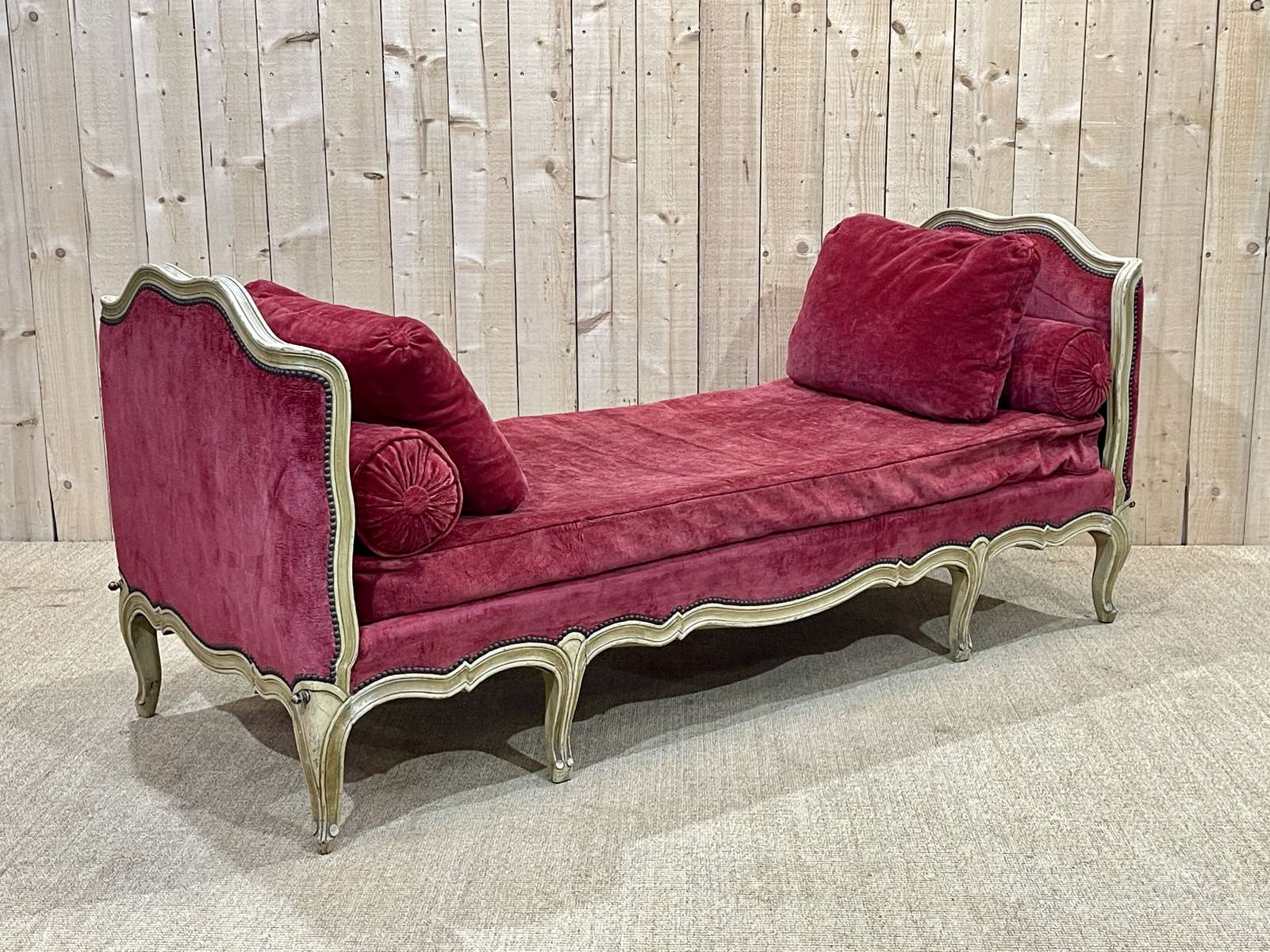 Louis XV style daybed in painted wood and covered with a red velvet