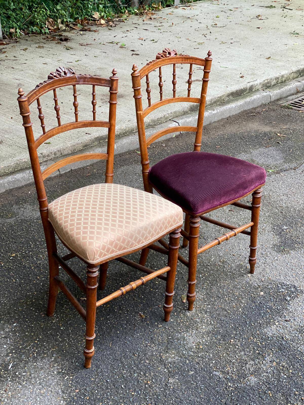 2 Napoleon III chairs in solid wood and velvet fabric