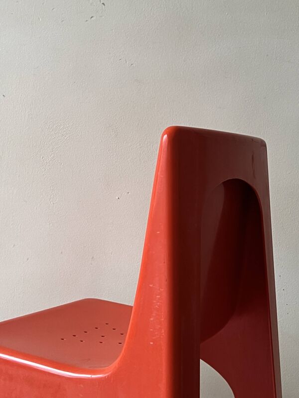 Kids chair plastic - chaise enfant orangé, design 1970