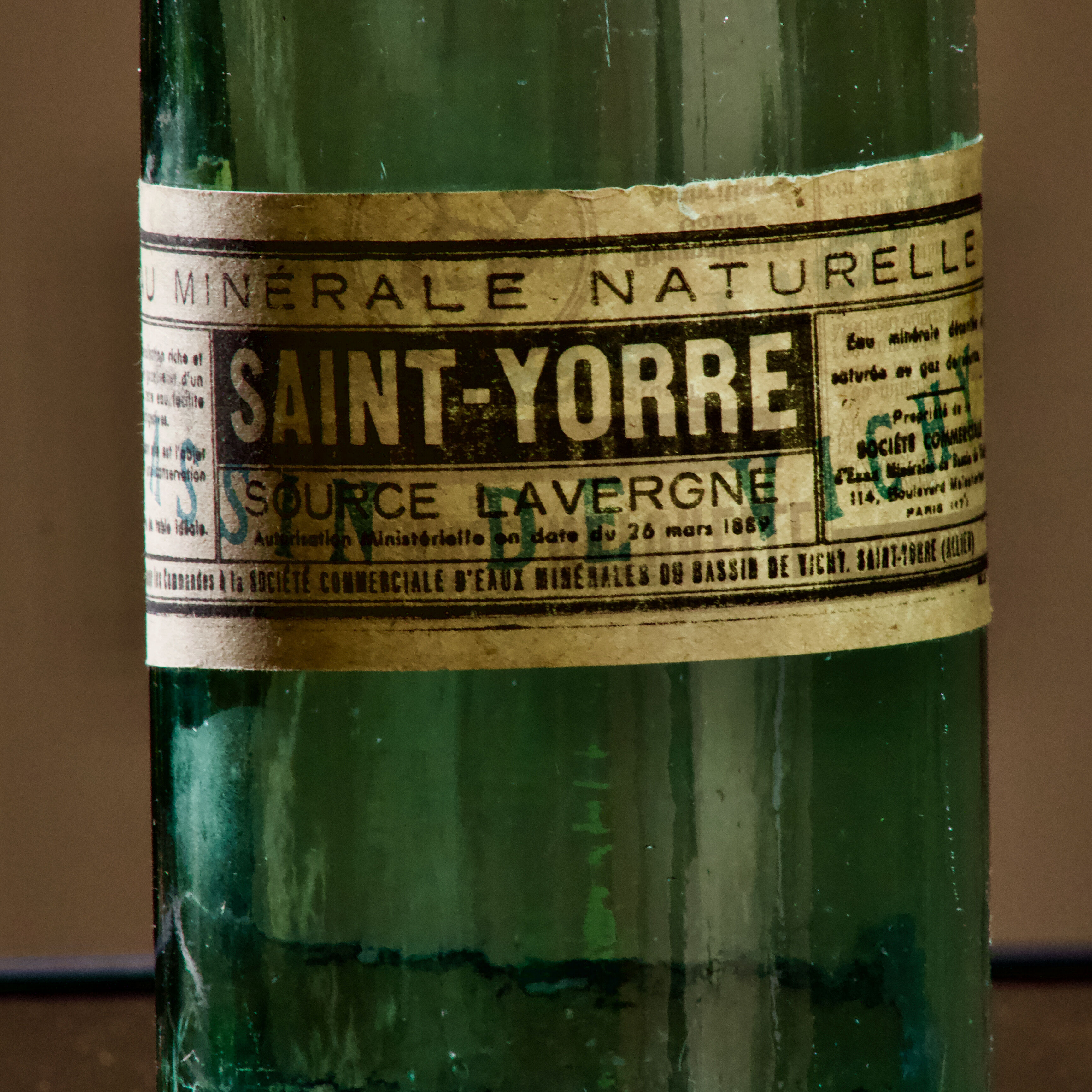 Old bottle of Saint-Yorre mineral water at the beginning of the 20th century with label in very beautiful condition!