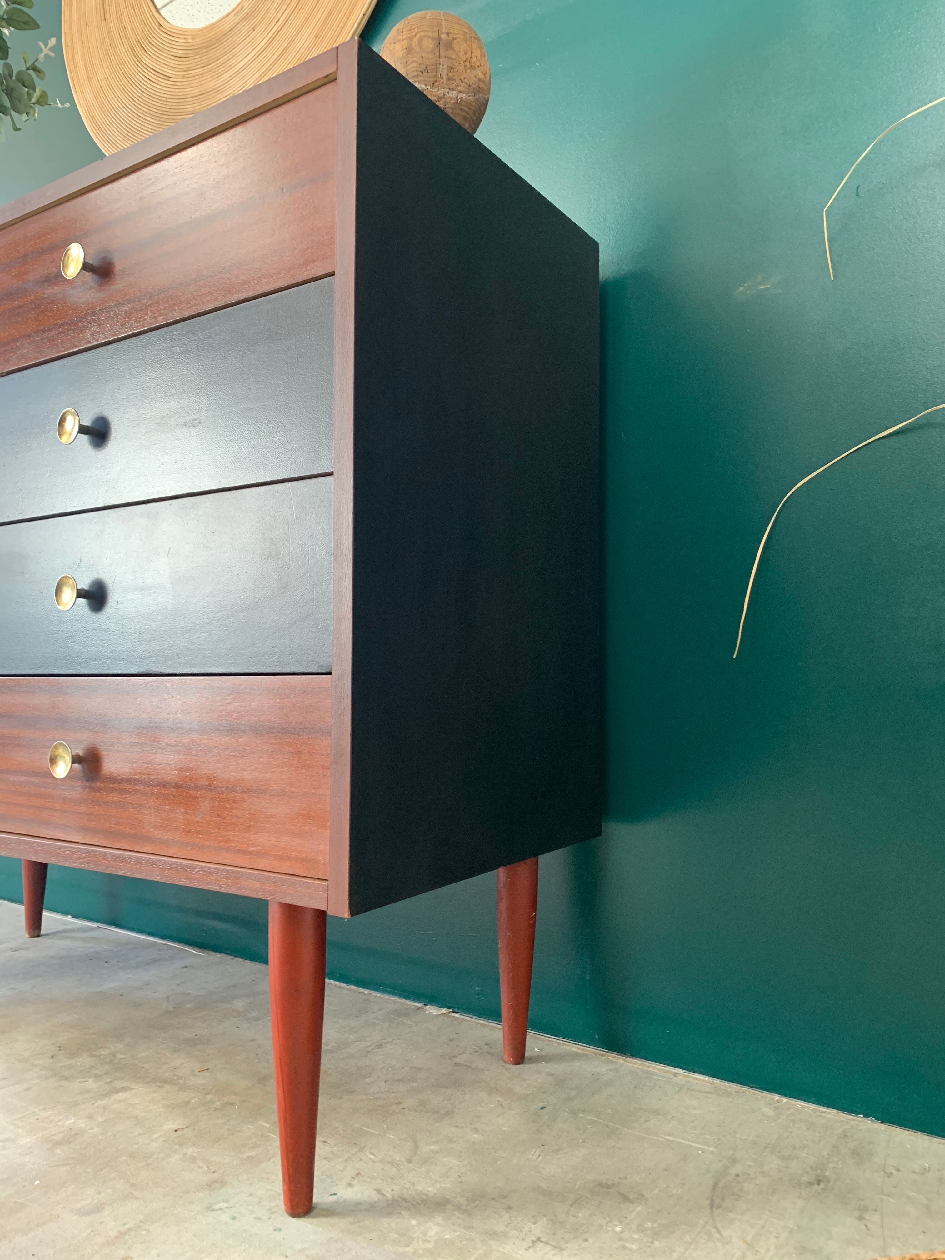 Dresser with tapered feet
