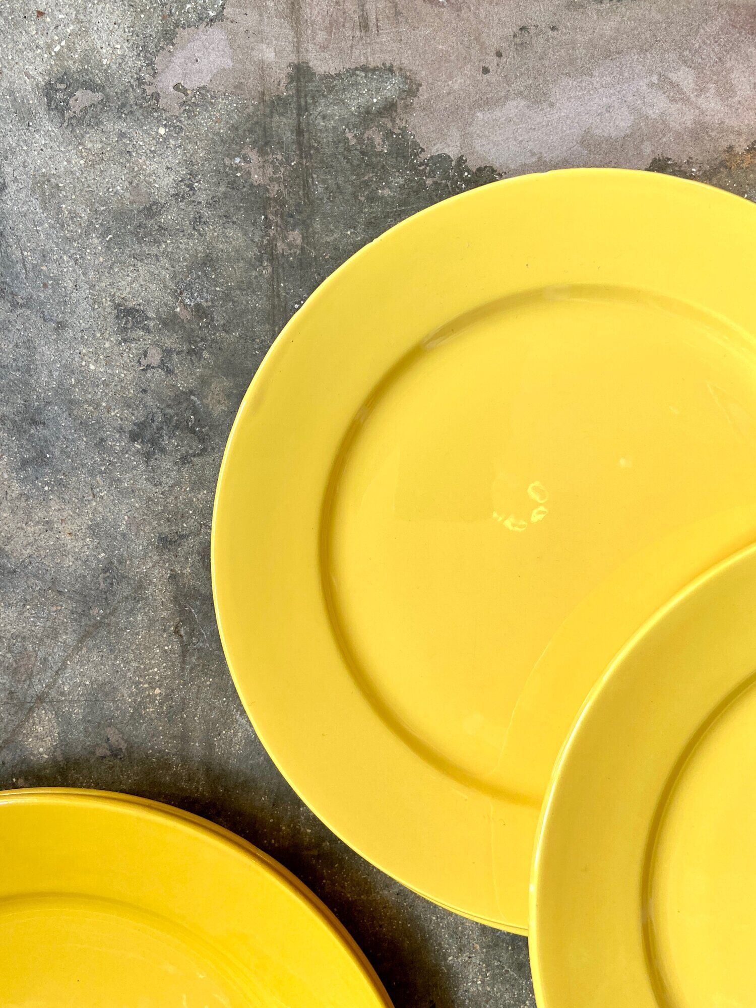 12 yellow earthenware dinner plates