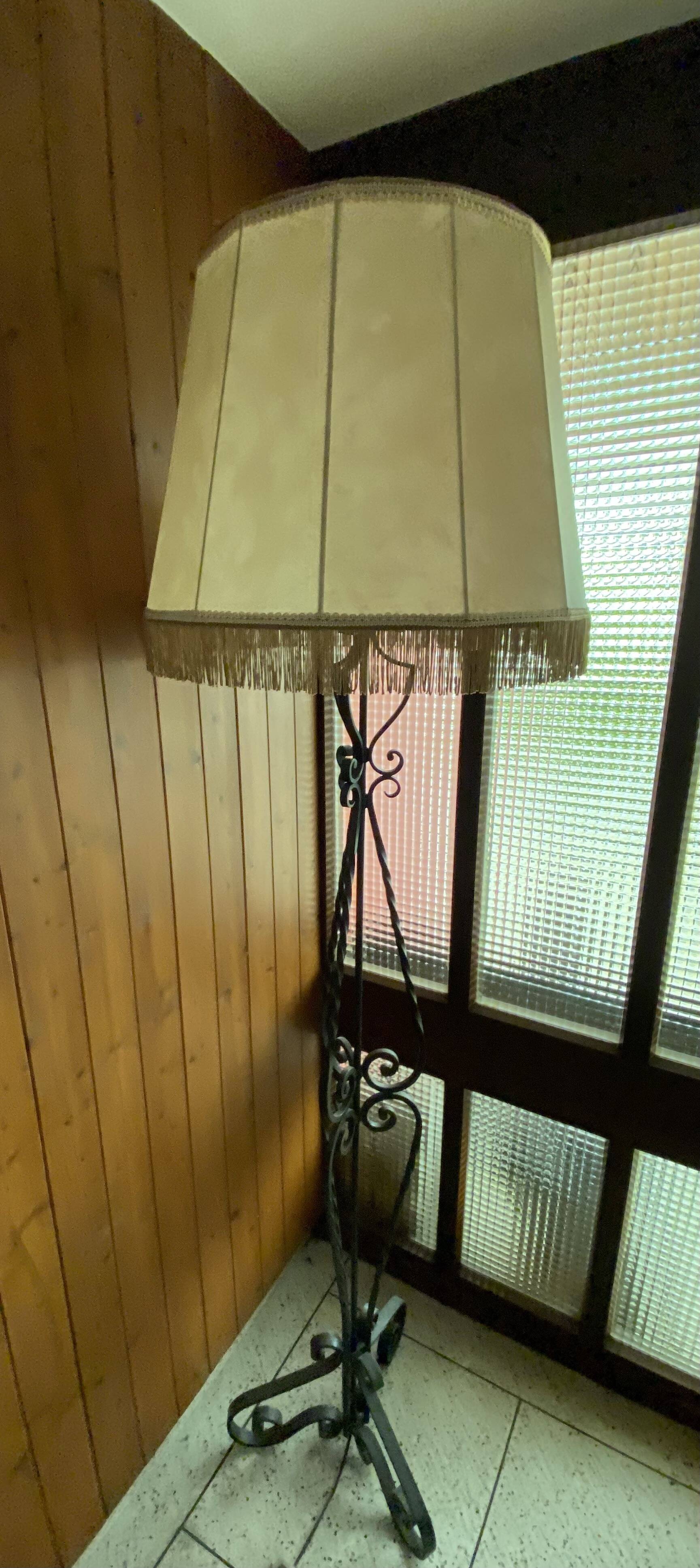 Floor lamp