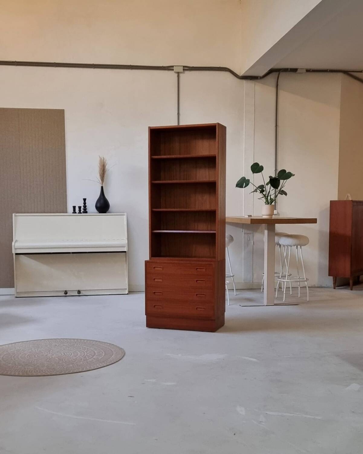 Bibliothèque haute du milieu du siècle