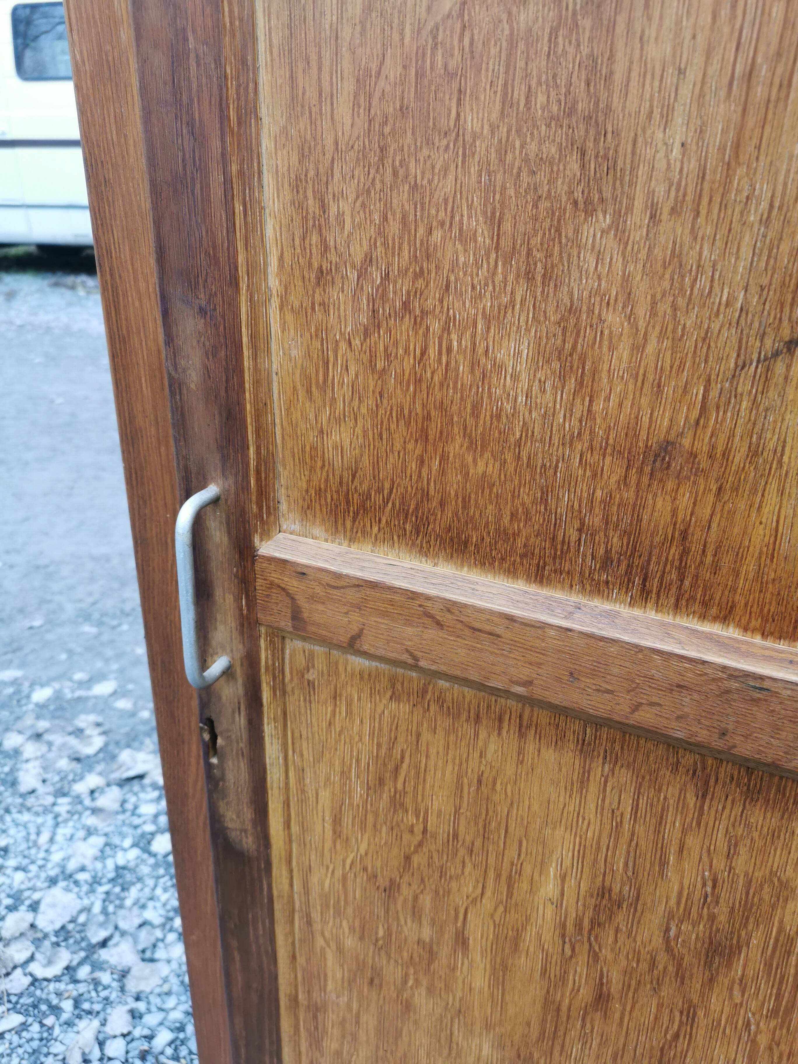 Boarding cabinet