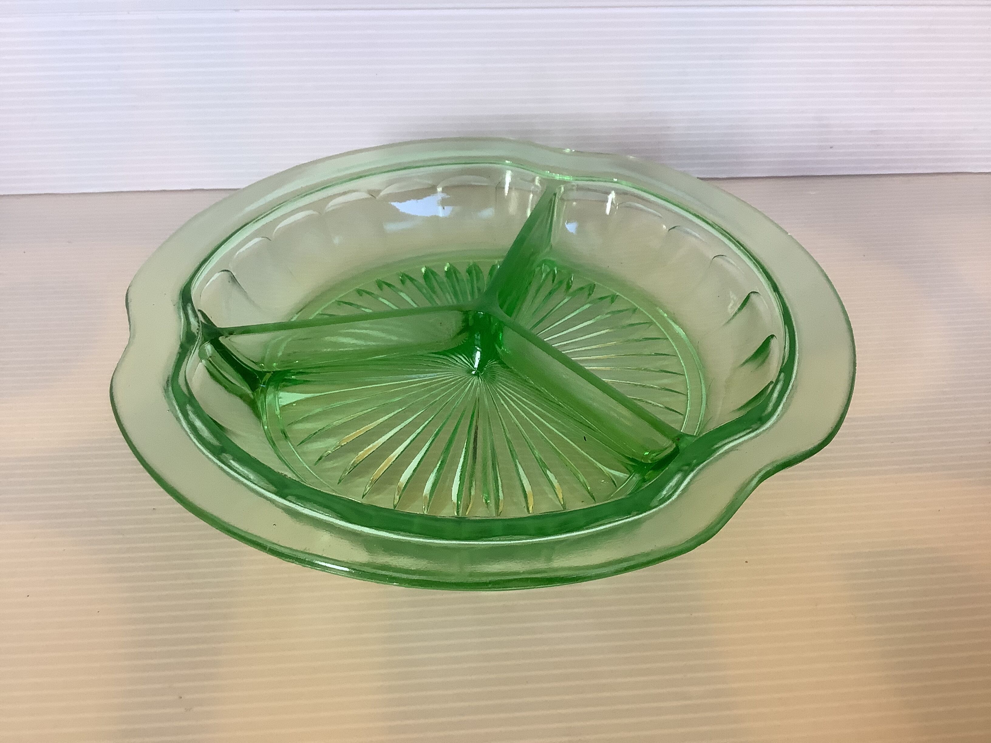 Old servant green glass uraline style