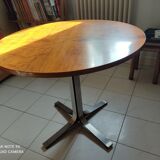 Meeting table