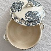 Small old vegetable soup tureen in iron earth "Les Violettes" Salins