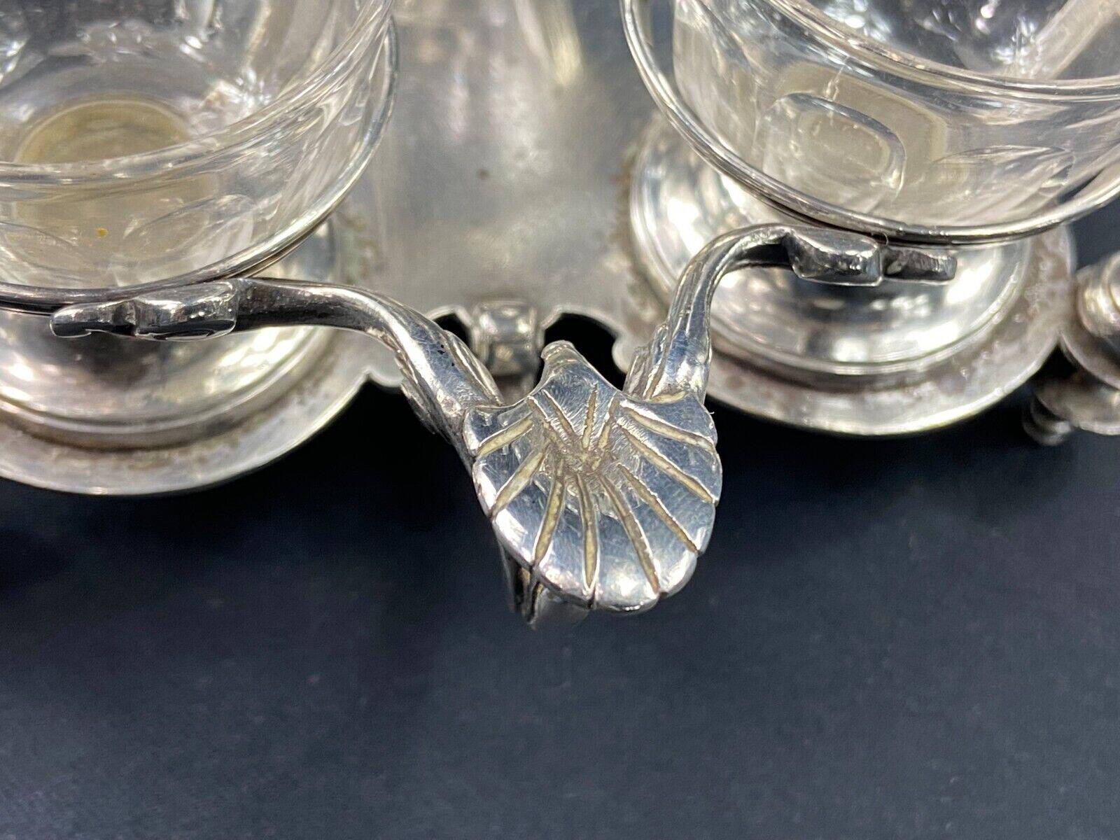 Porte salerons moutardier métal argenté et cristal XIXe décor coquille Louis XV