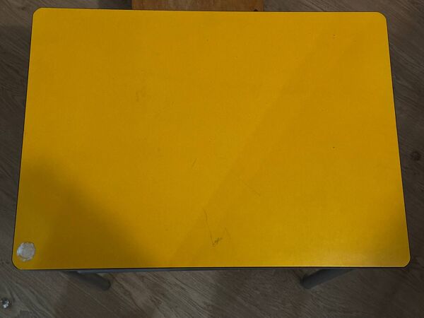 Table et chaise d’école petite enfance vintage