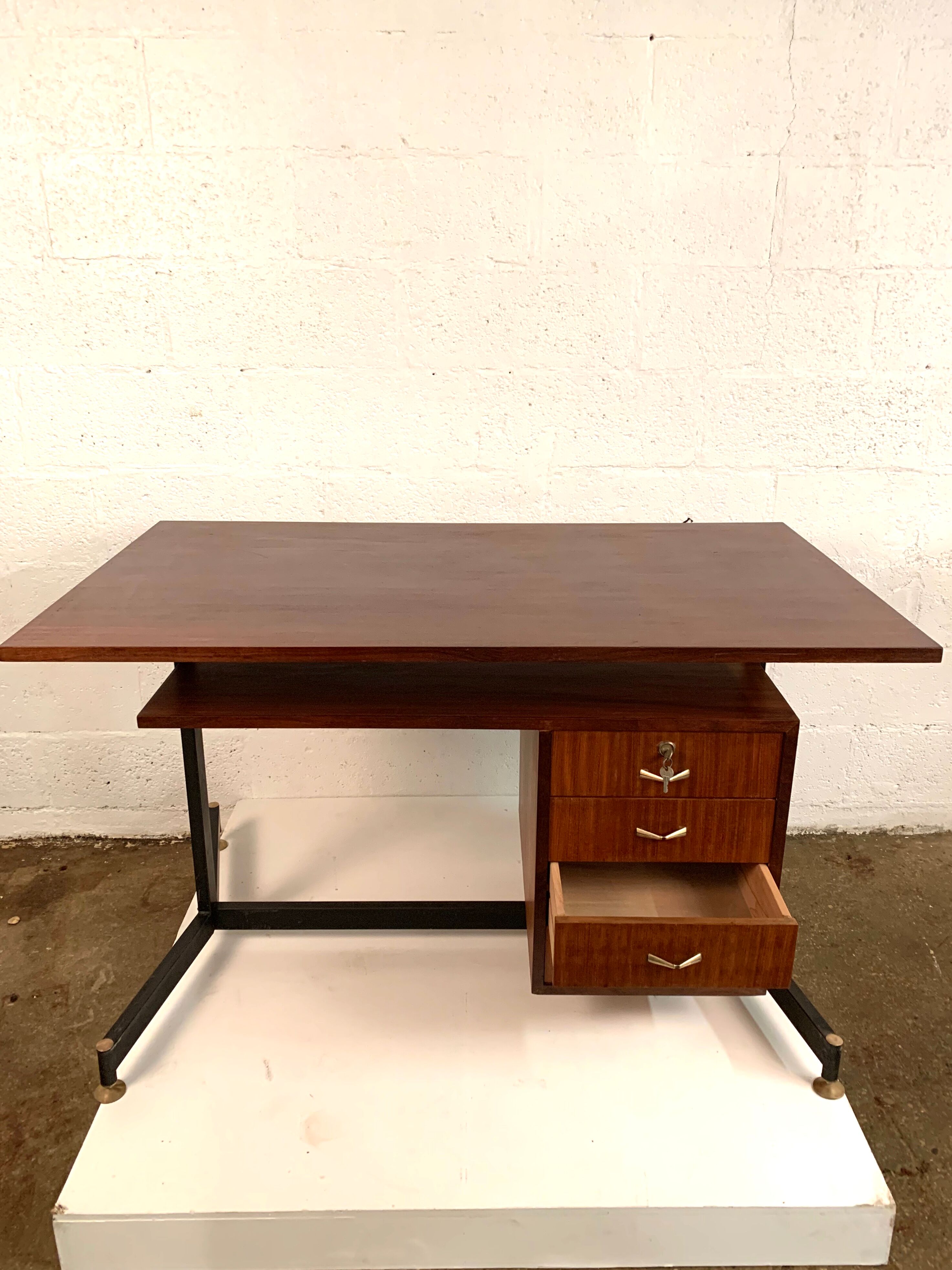 Italian desk 60