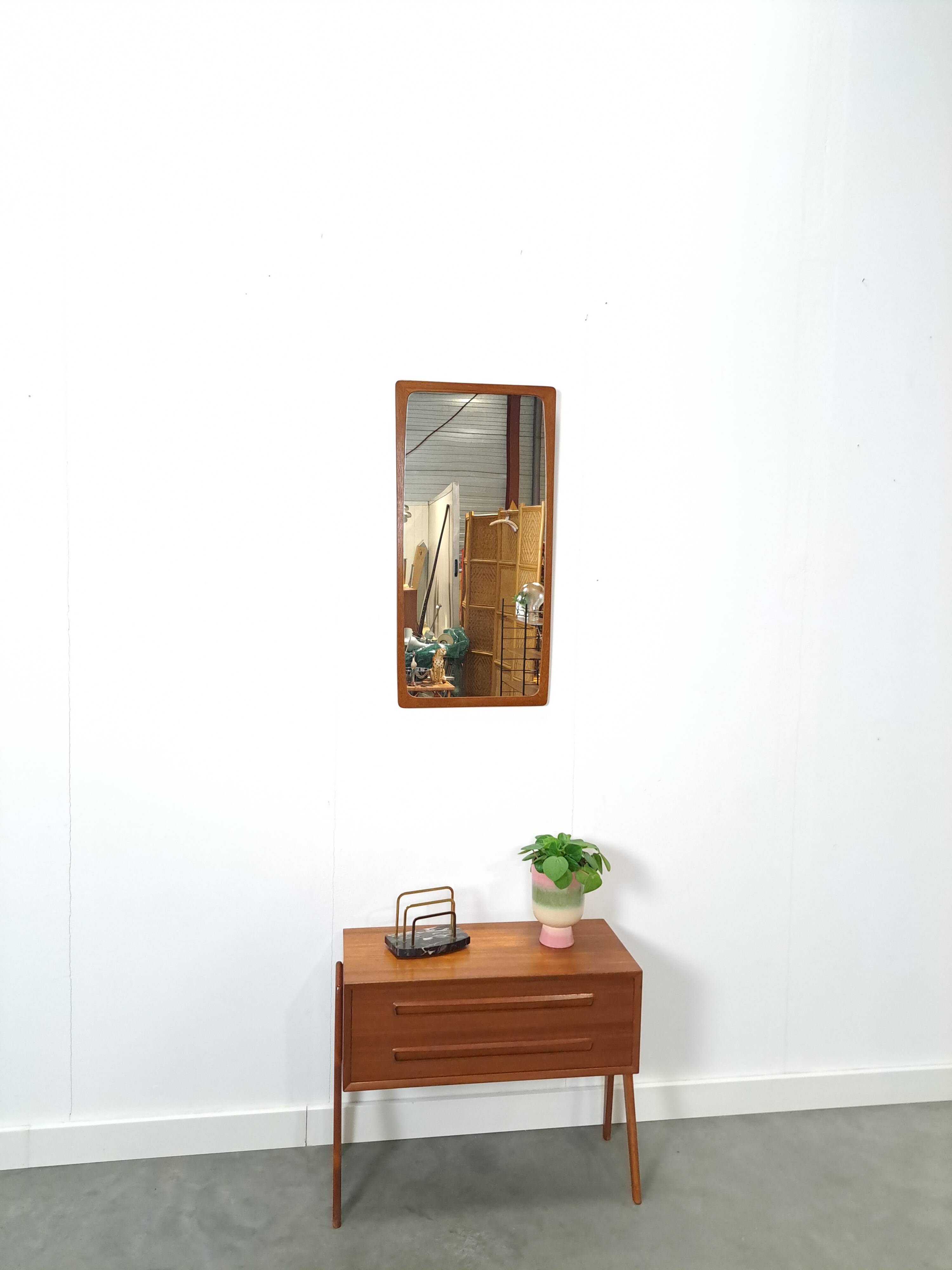 Ensemble en teck danois avec commode AP Mobler et miroir vintage.