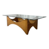 Table basse sculpturale en acajou et verre – Europe, années 1970