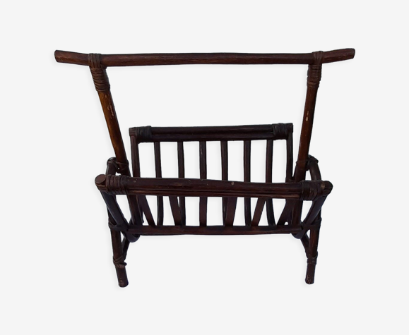 Porte revue en rotin vintage