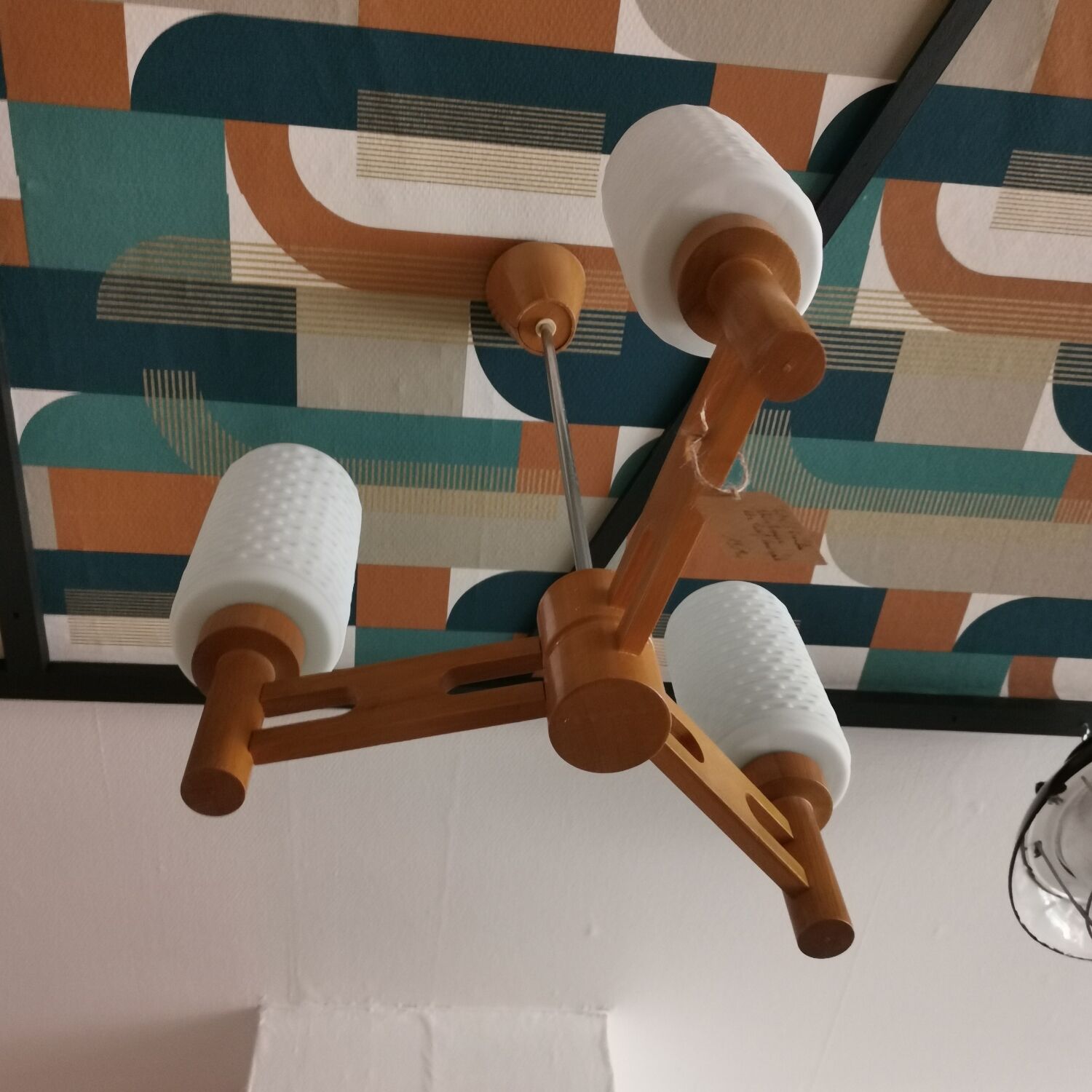 Lustre en bois et opaline République Tchèque 1970