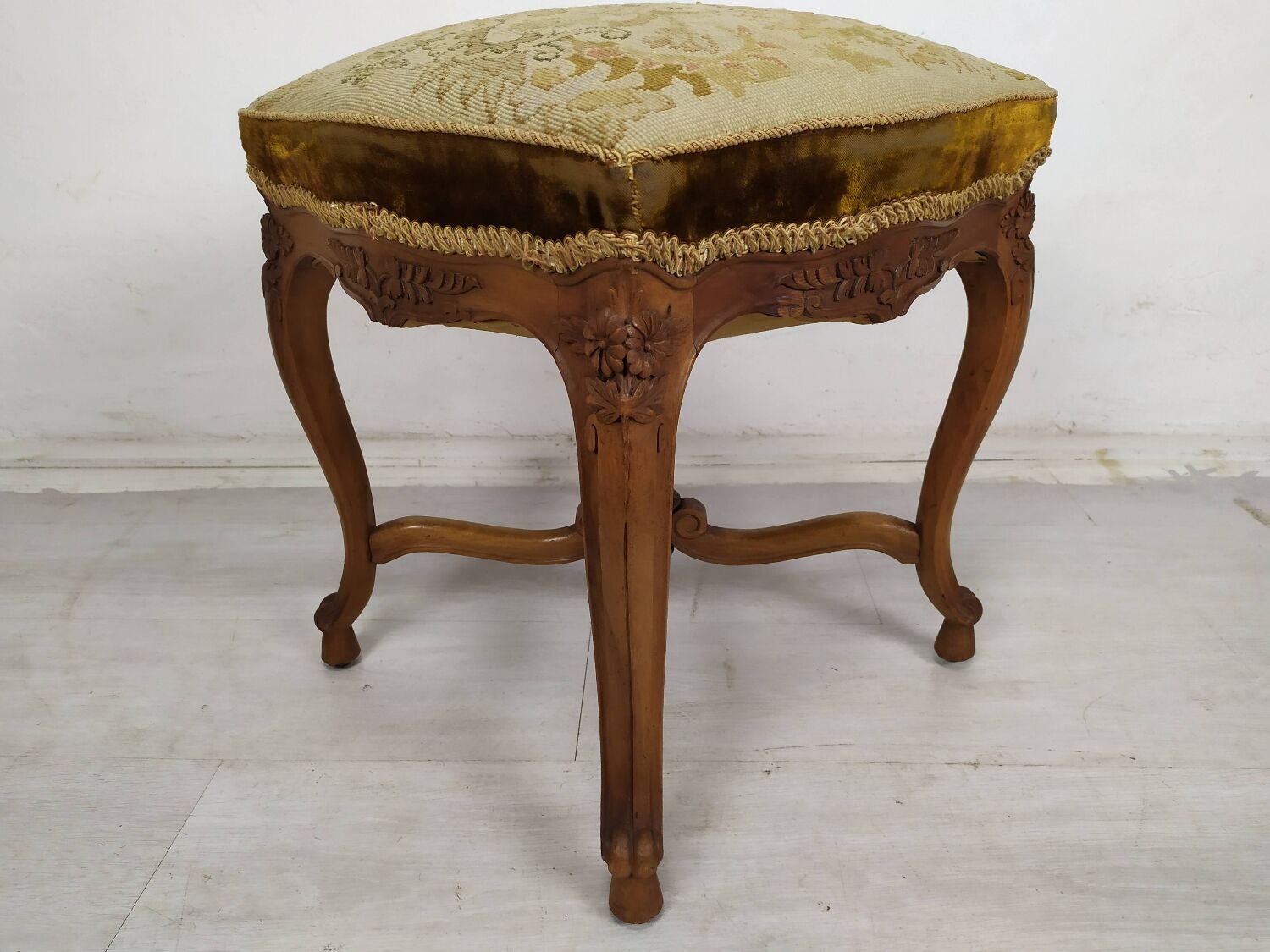 Louis XV pouf