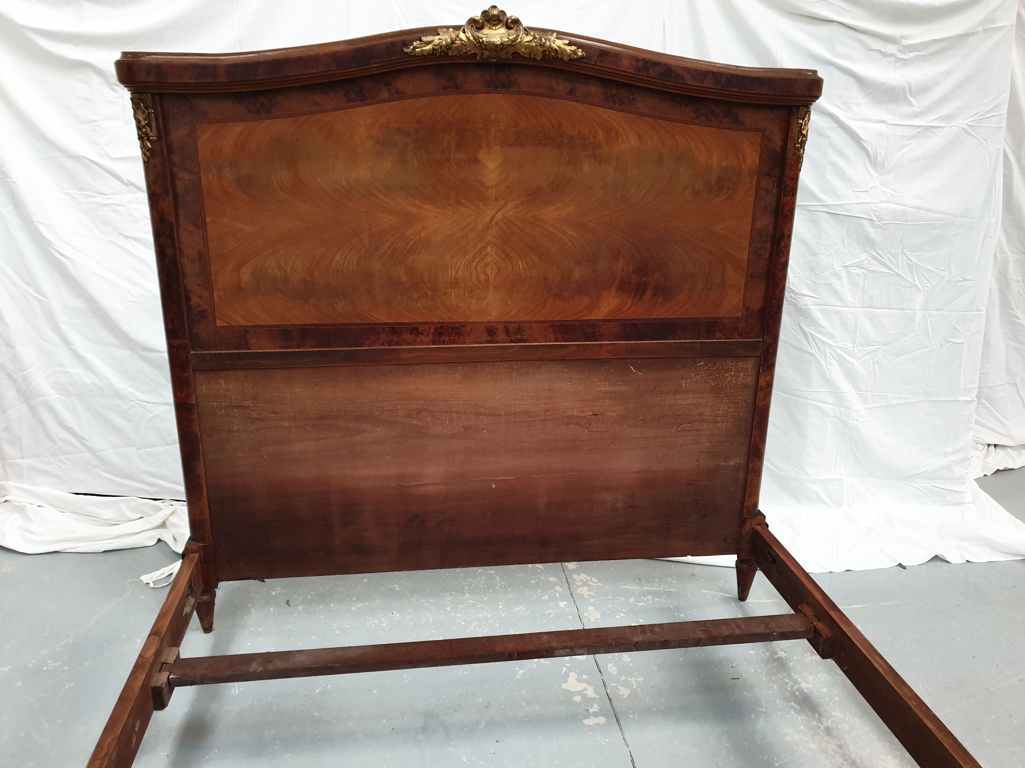 Bed style Louis XVI gilded bronze