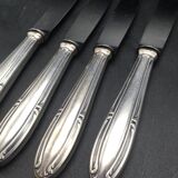 9 table knives in silver metal.