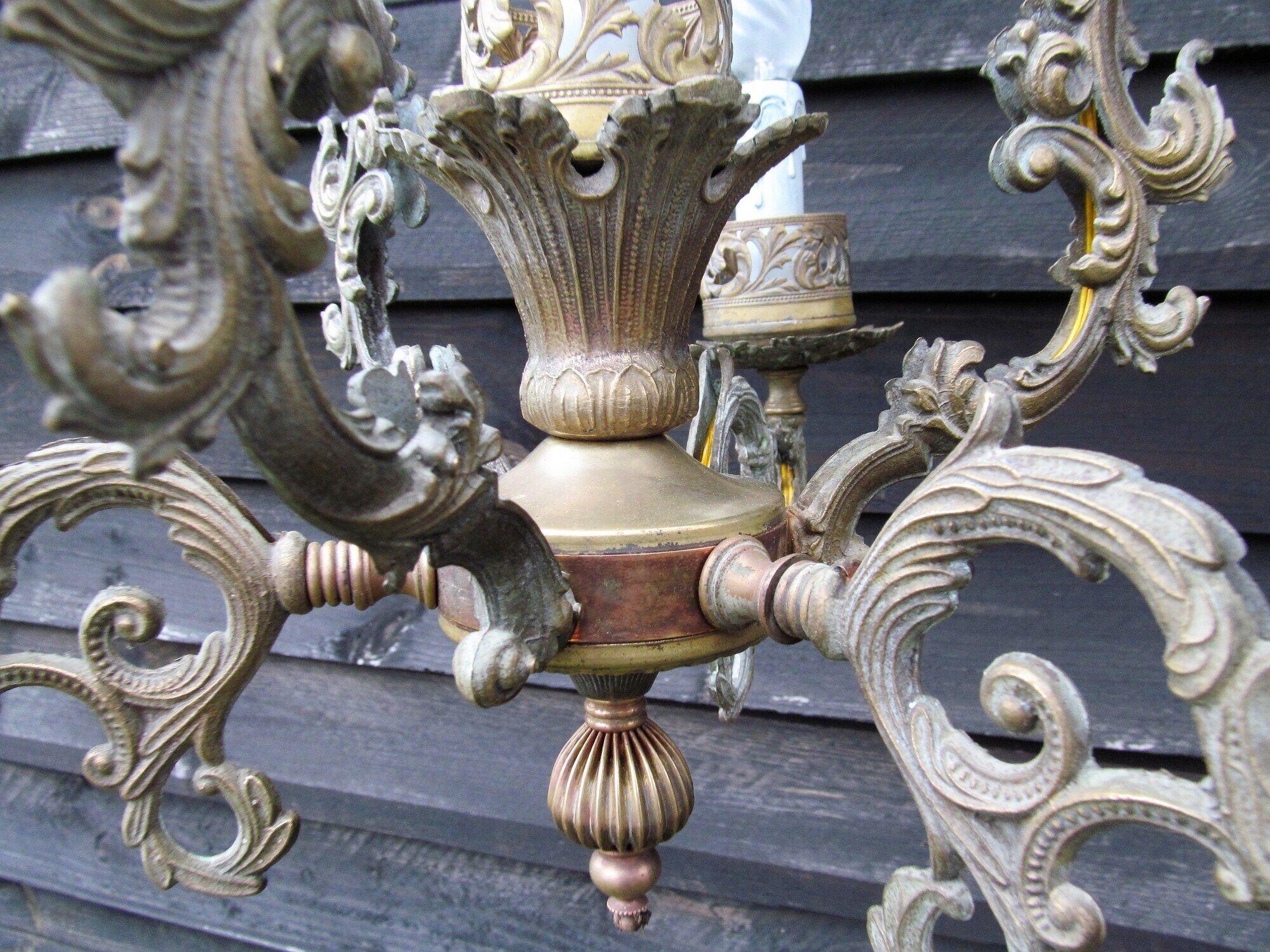 Italian Vintage patinated bronze chandelier with 4 lights with a beautiful wow patina