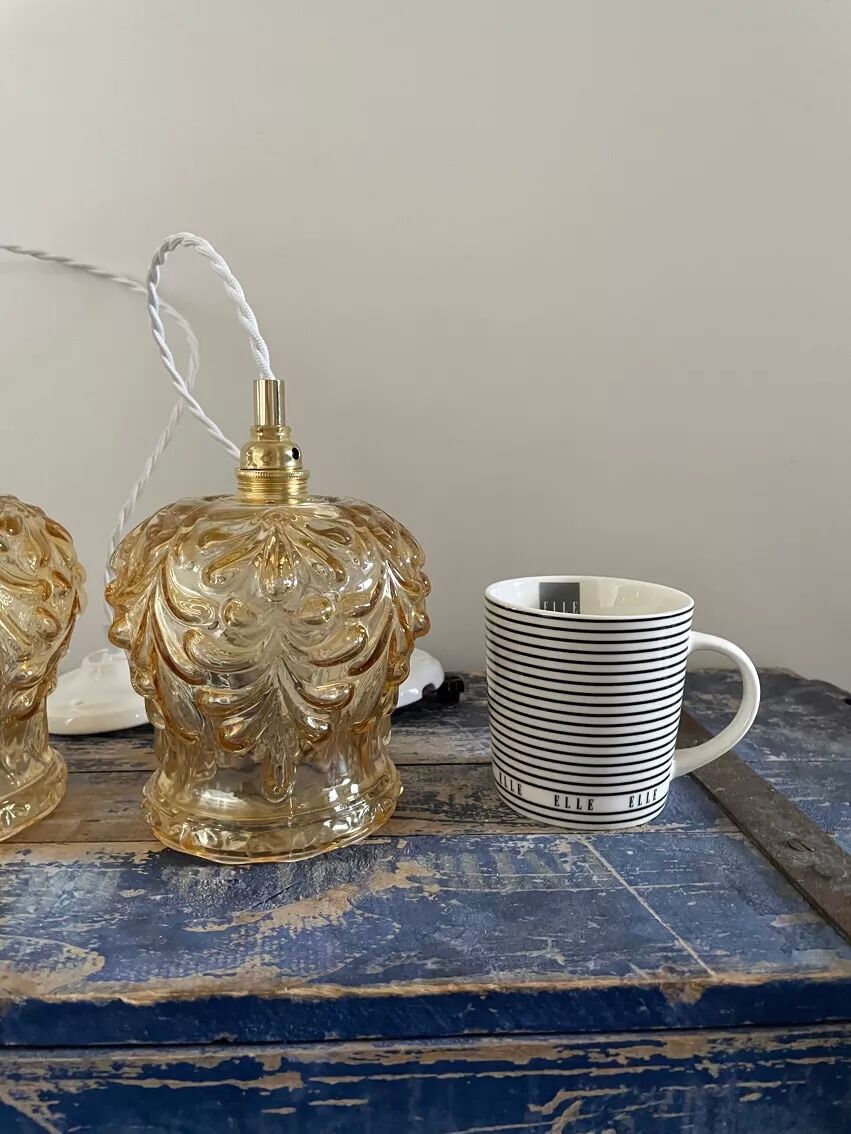 Set of two suspensions in gilded chiseled glass