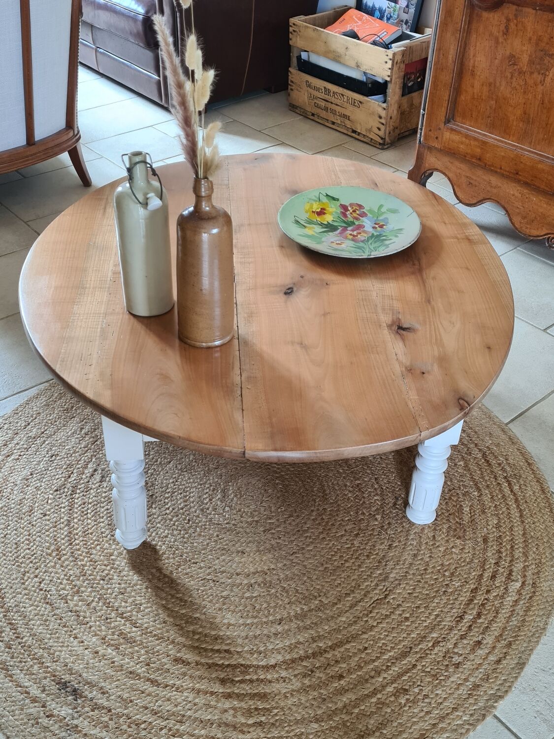 Country charm oval coffee table