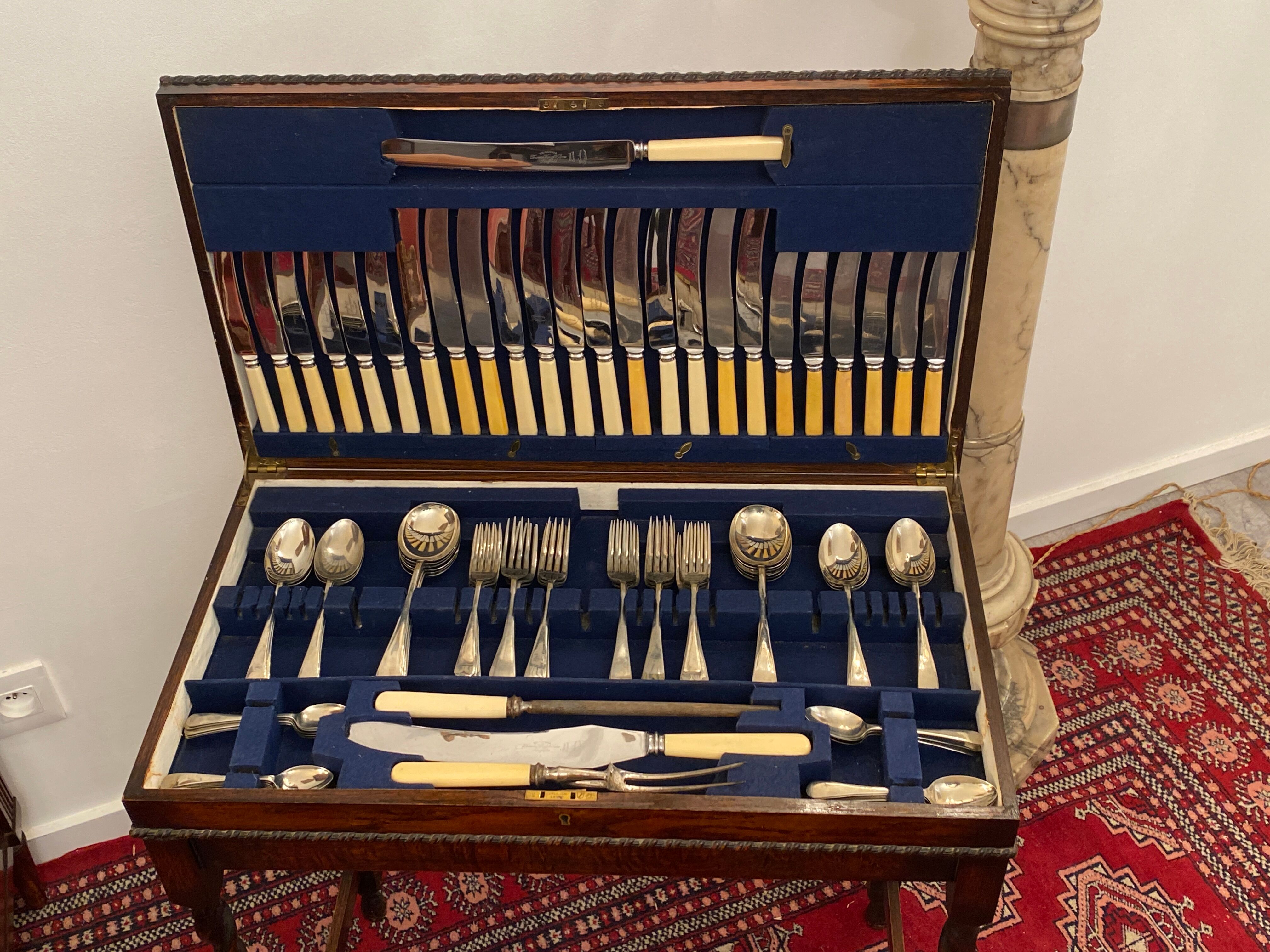 Silver furniture menagere 100 pieces Thomas Ward & Sons Sheffield late 19th