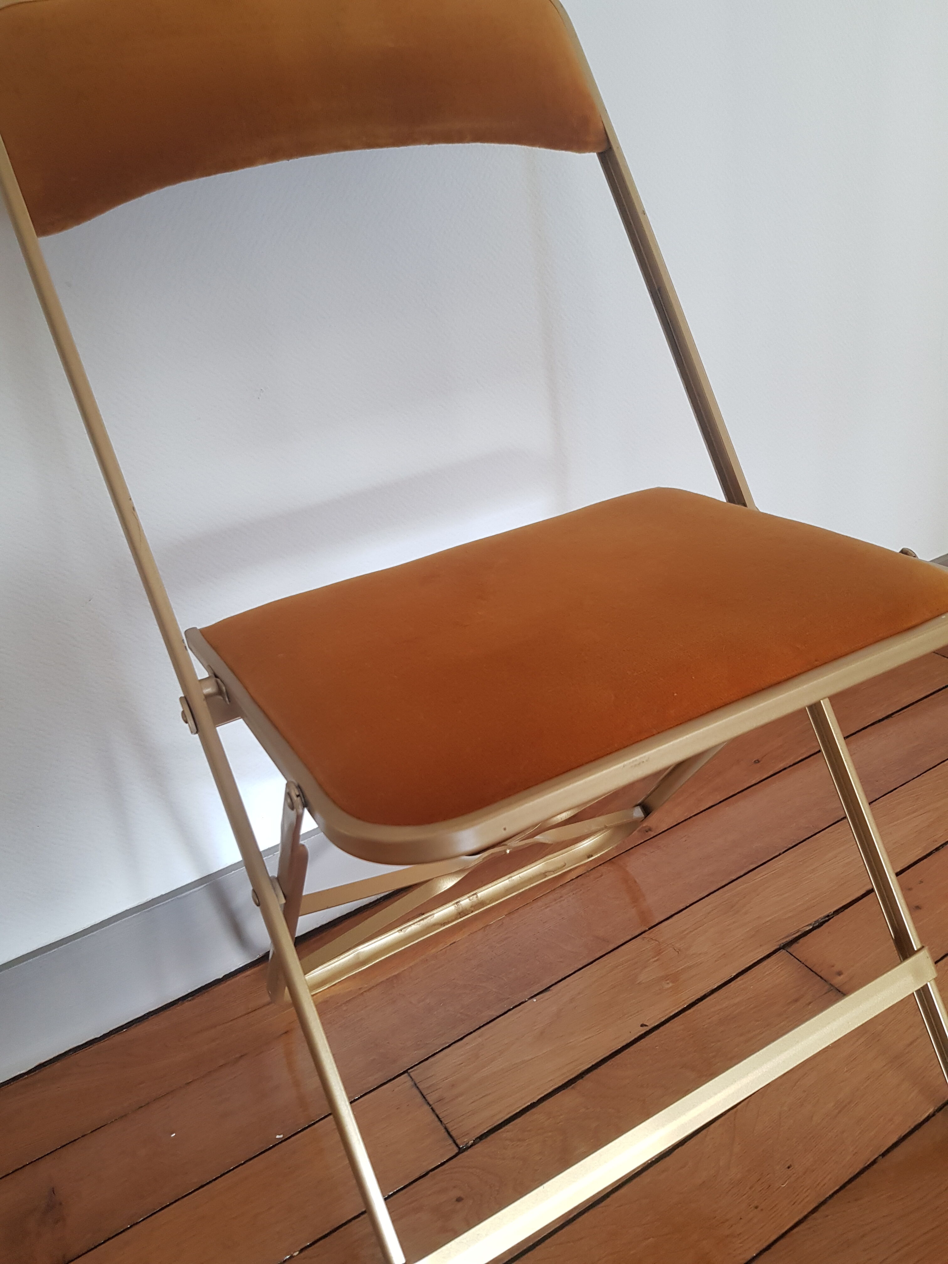 Velvet folding chair