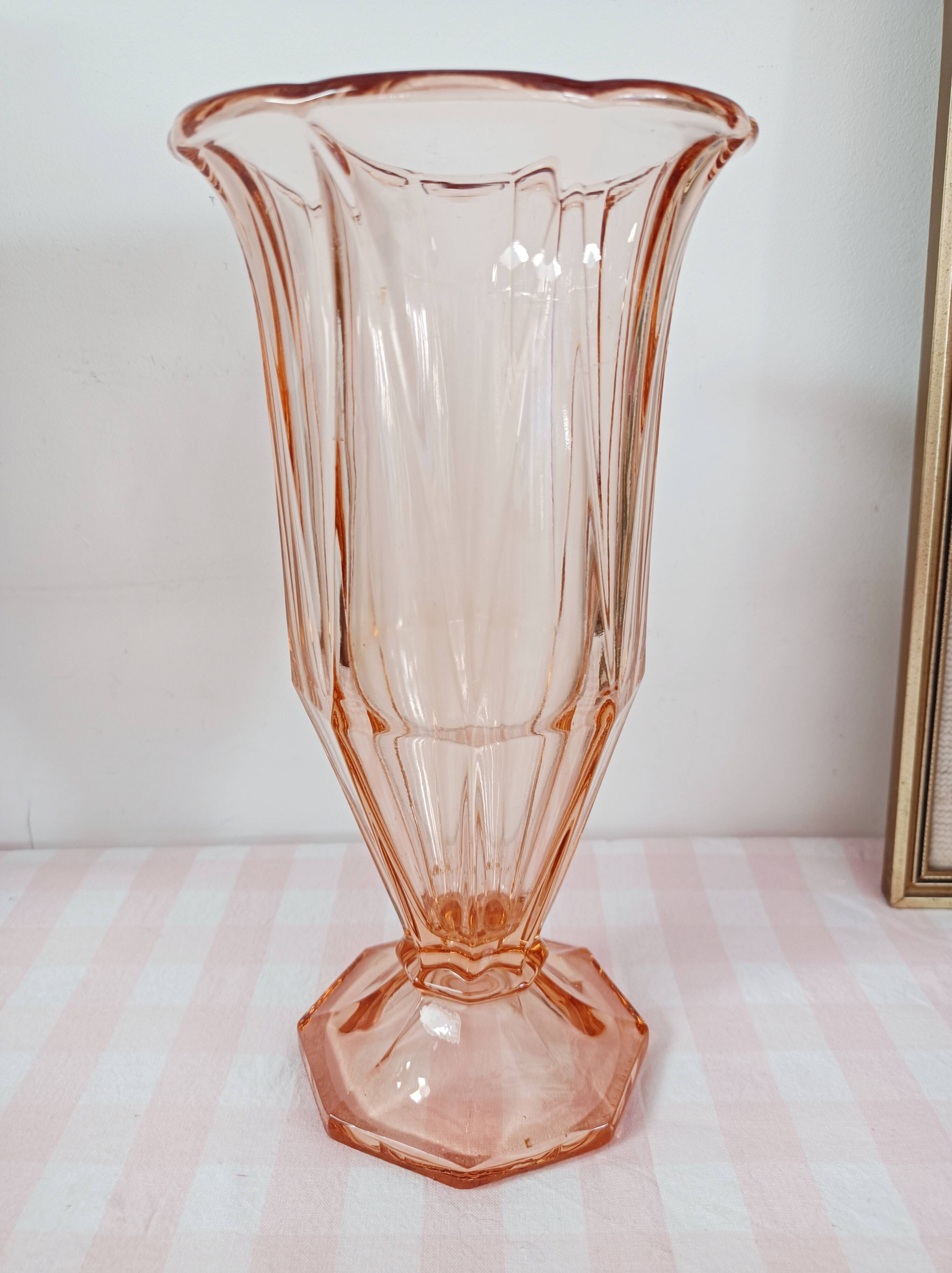 Grand vase en verre rose
