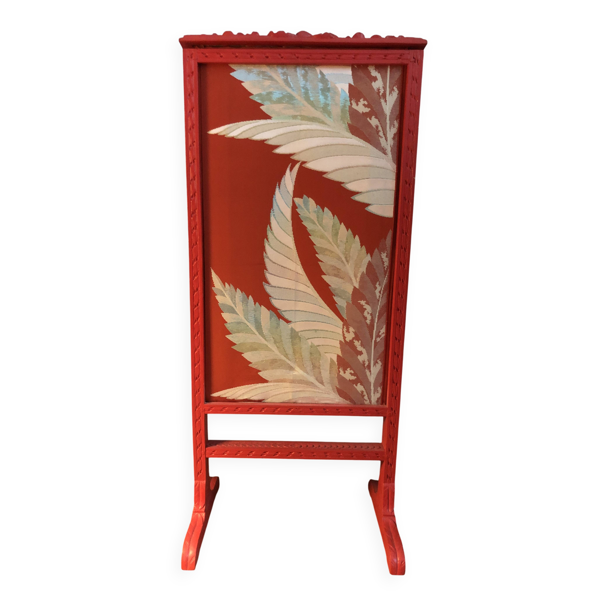 Chambermaid / fire screen