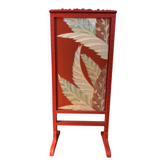 Chambermaid / fire screen