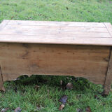 Maie en hêtre massif au teint naturel clair