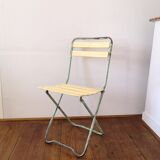 Set of 6 green folding chairs