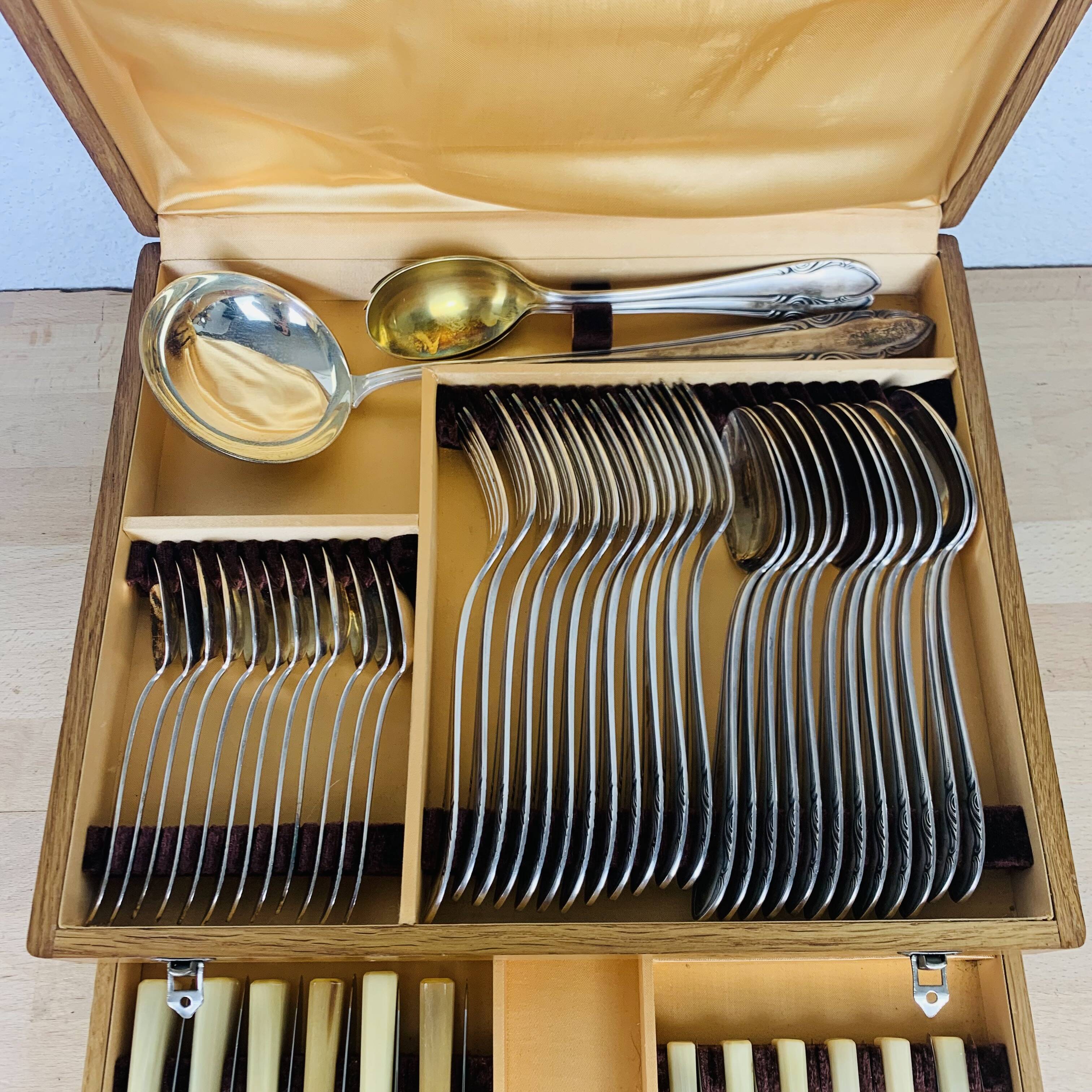 Deetjen silver metal cutlery set 39 pieces and 24 stainless steel knives