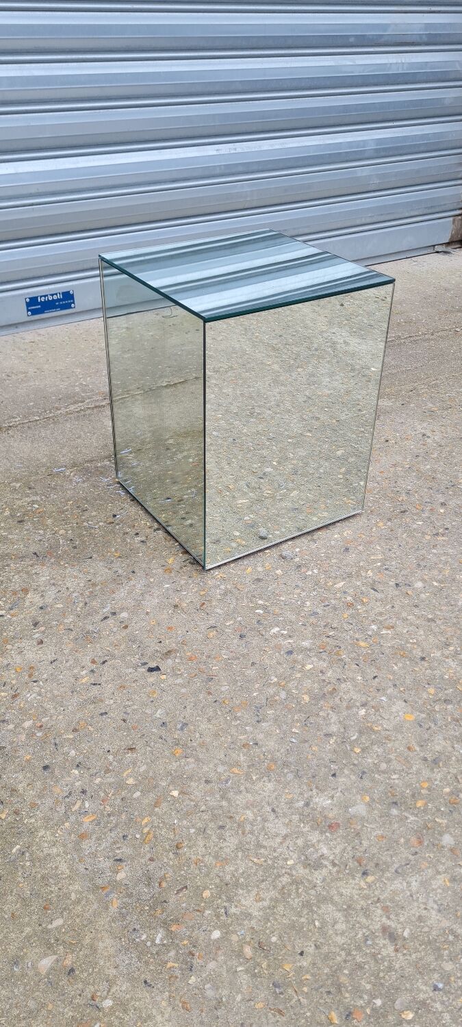 Sofa end cube mirror