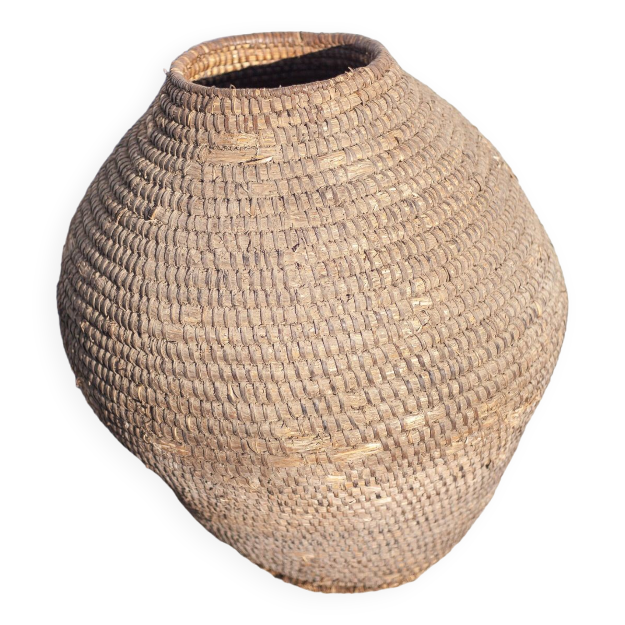 Old basket, burgundy XL straw and bramble, woven basket, interior decoration, pantry, cache