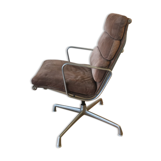 Fauteuil ea 216 de Charles et Ray Eames