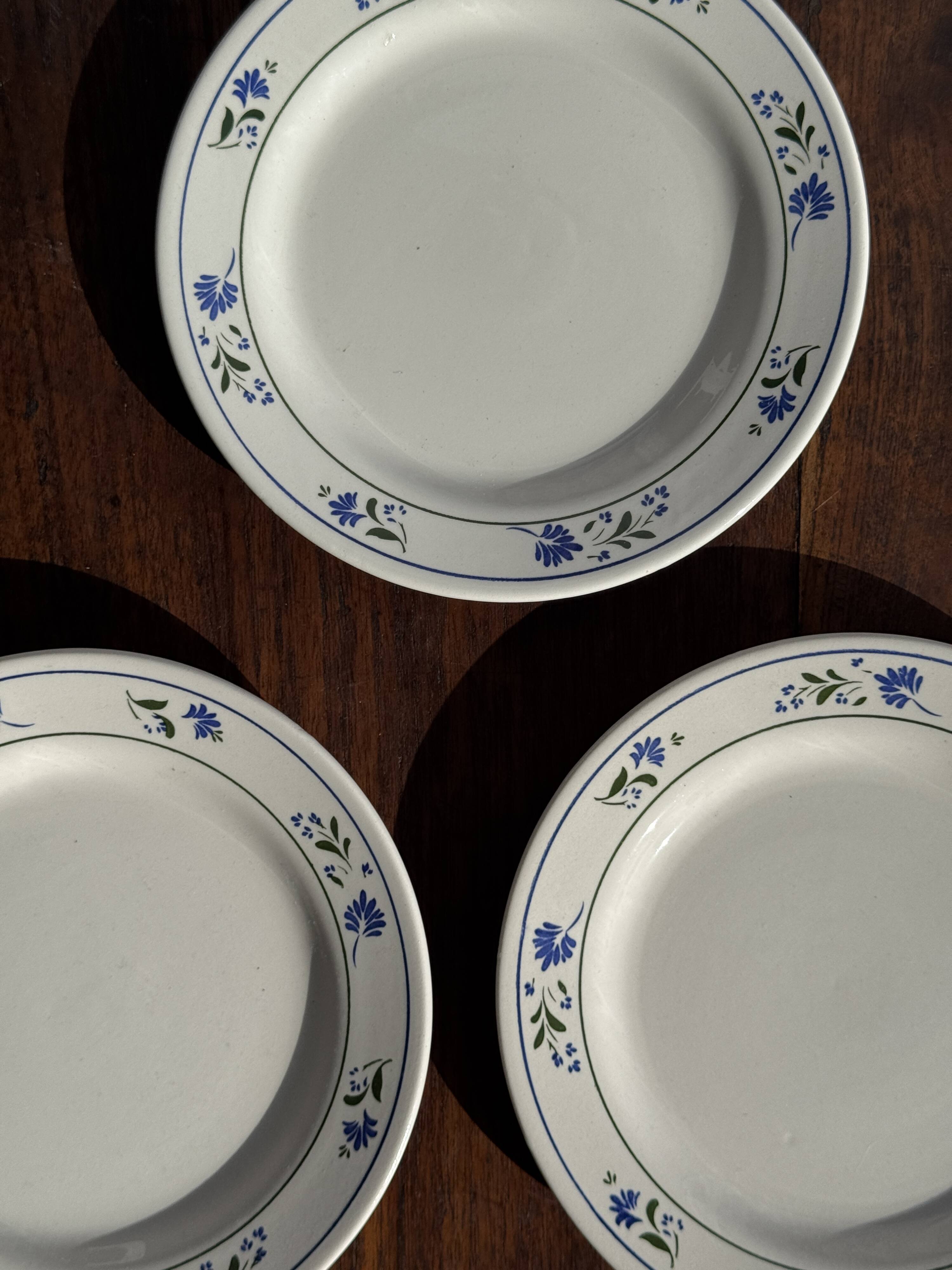 Lot de 3 petites assiettes à dessert frise de fleurs bleues pas de marque