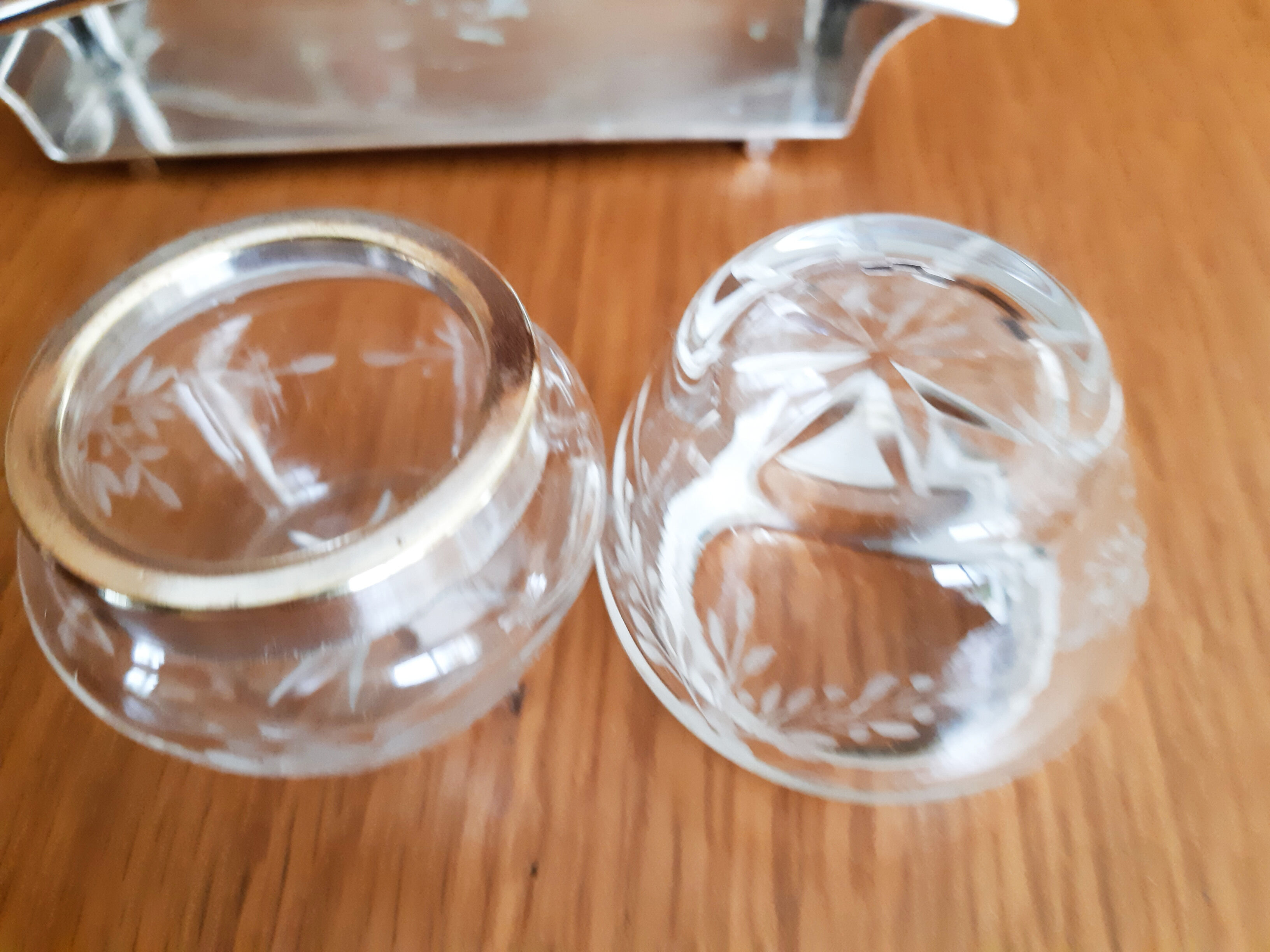 Salt and pepper shaker in chiseled glass and silver metal; Ancient French