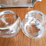 Salt and pepper shaker in chiseled glass and silver metal; Ancient French