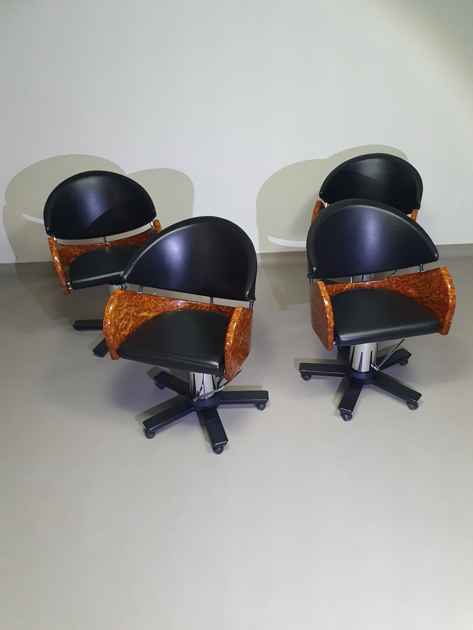 4 chaises de barbier italiennes des années 80, réglables en hauteur