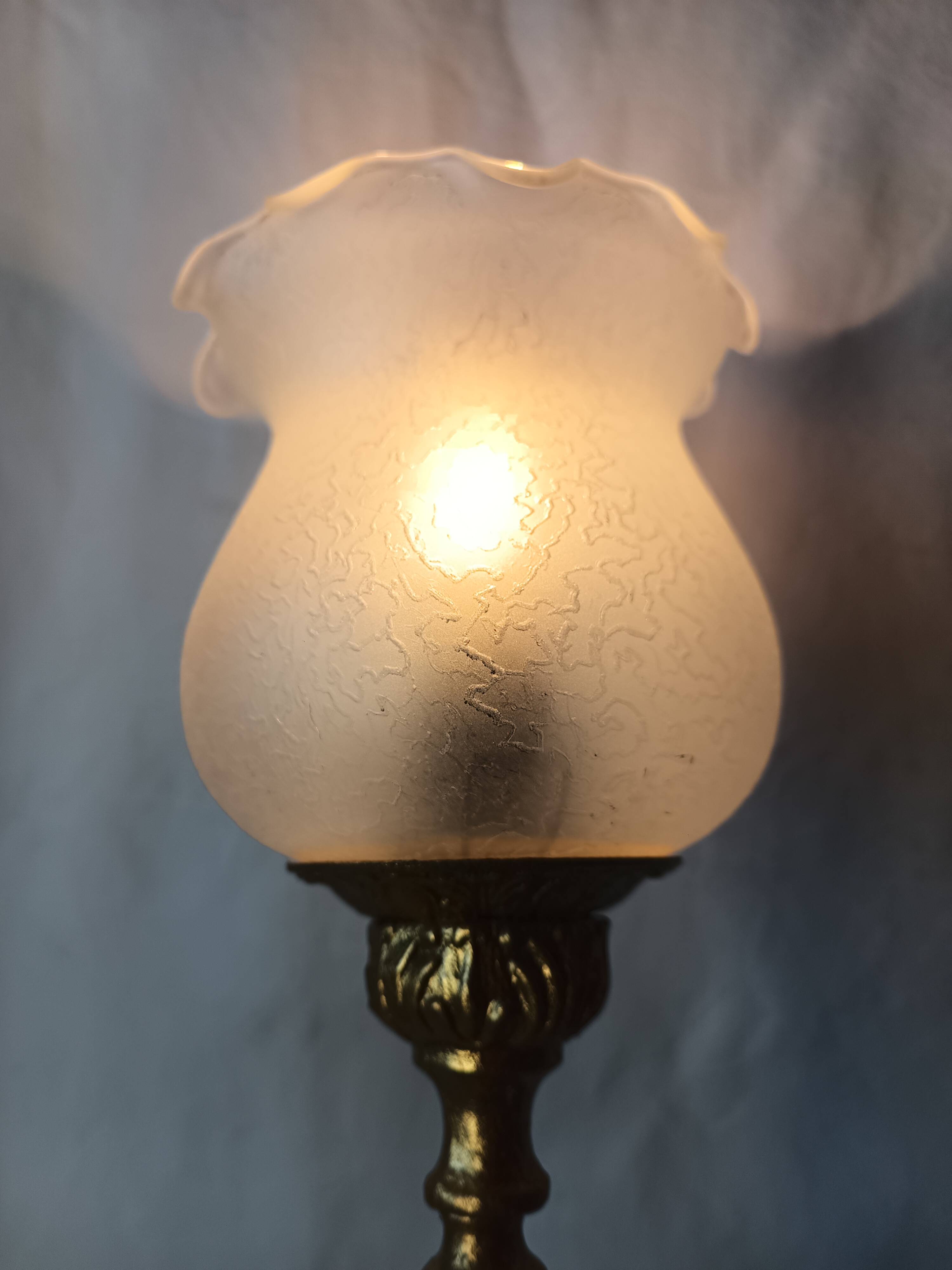 Antique gilded bronze lamp with engraved tulip medallion, 47 cm, interior decoration.