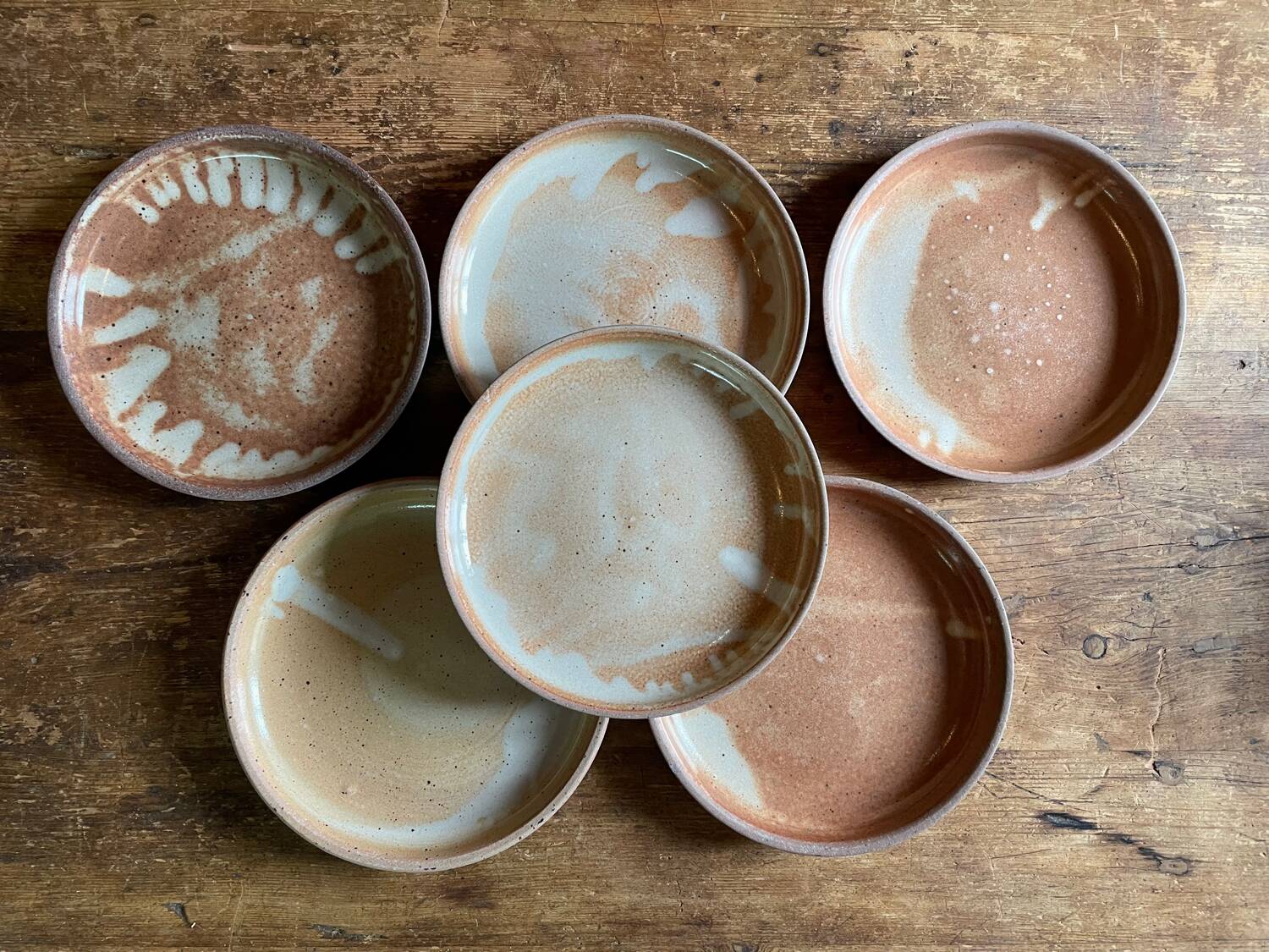 Assiettes en grès vernissé