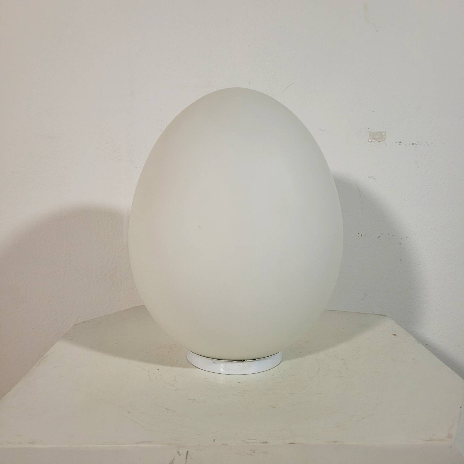 Vintage egg lamp in white opaline