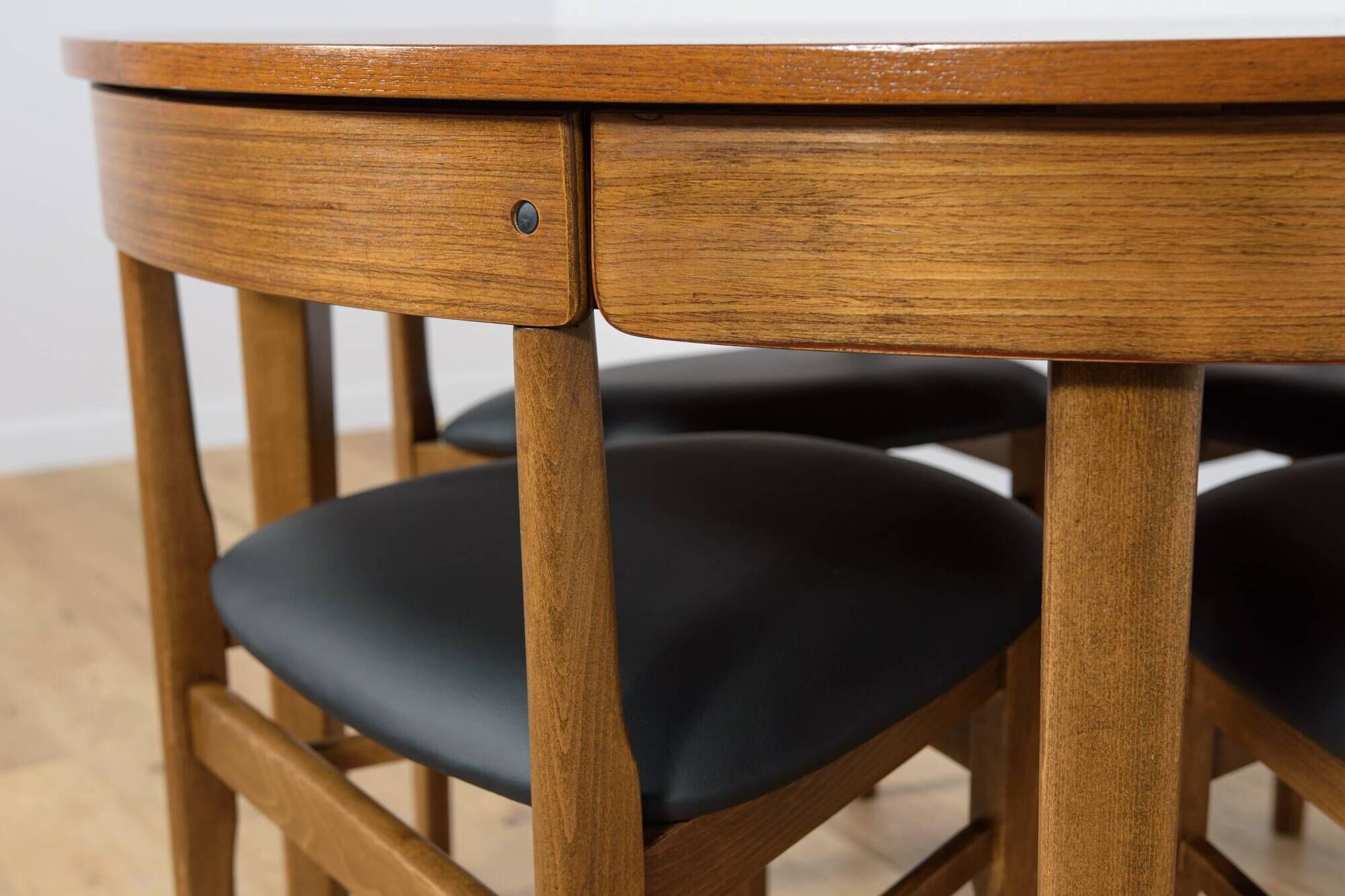 Mid-Century Round Extendable Dining Table and Chairs from McIntosh, 1960s, Set of 5