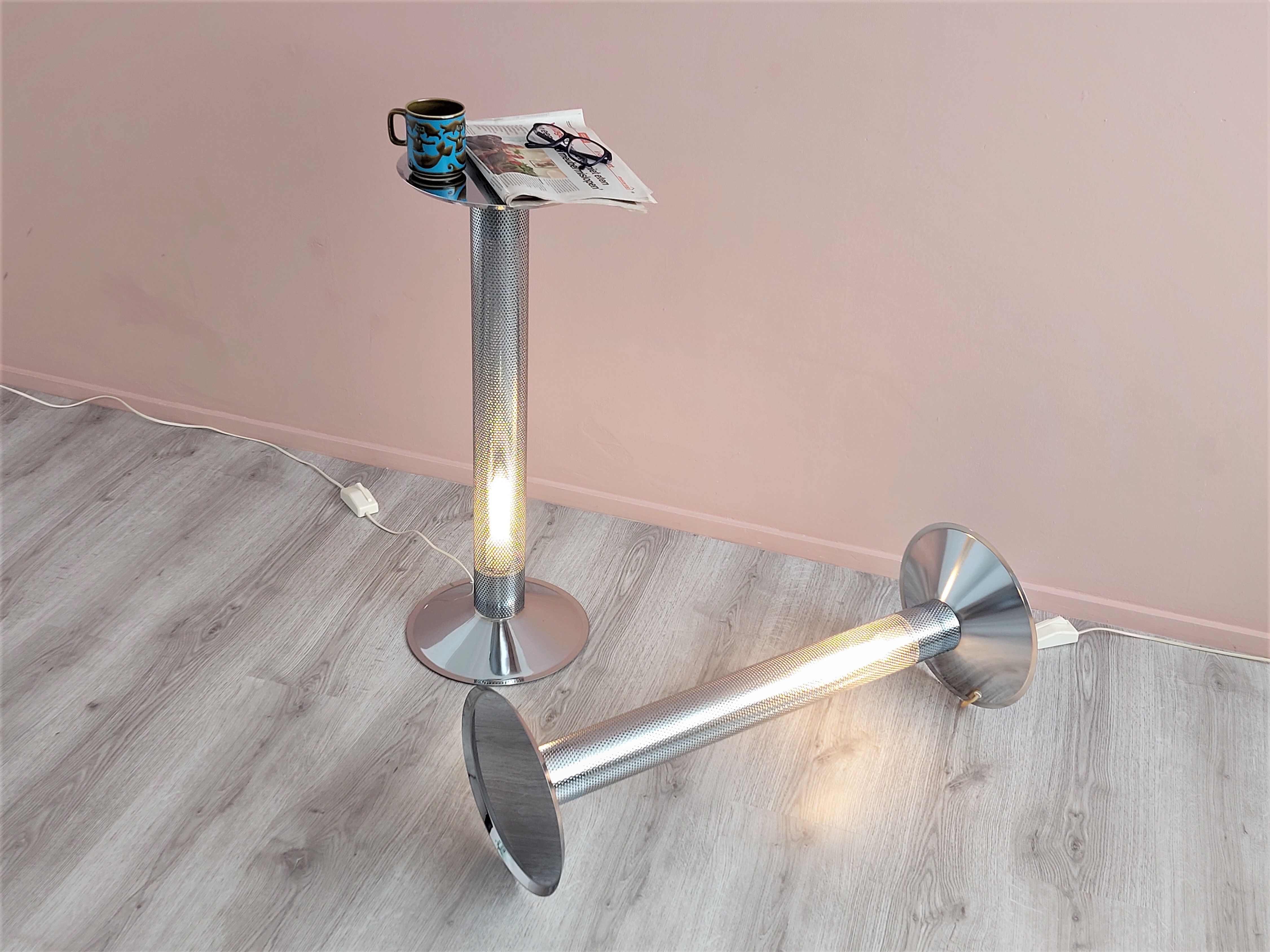 Lampadaire en métal et table d’appoint par Ikea, années 1980.