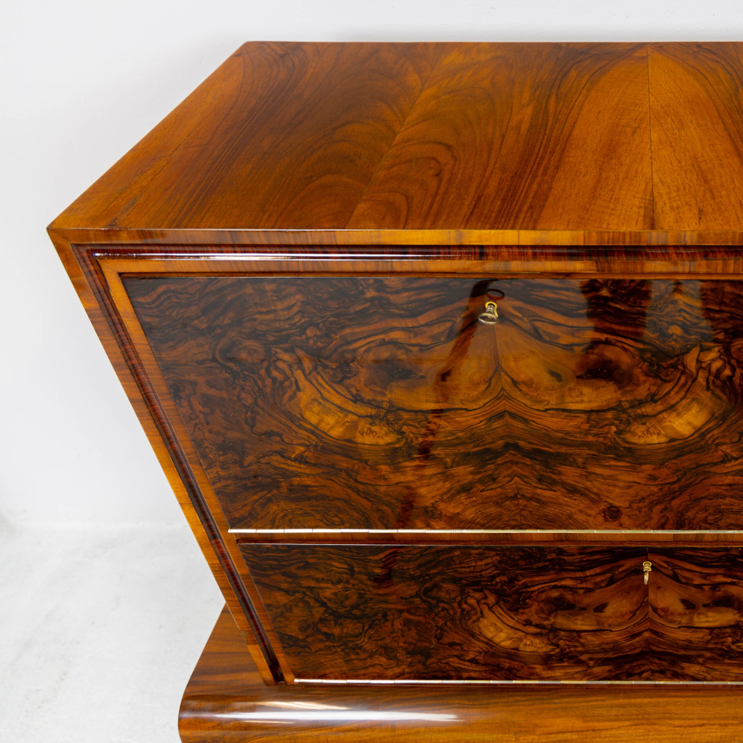 Art Deco bar cabinet in walnut, Wilhelm Mosurski - 1930s