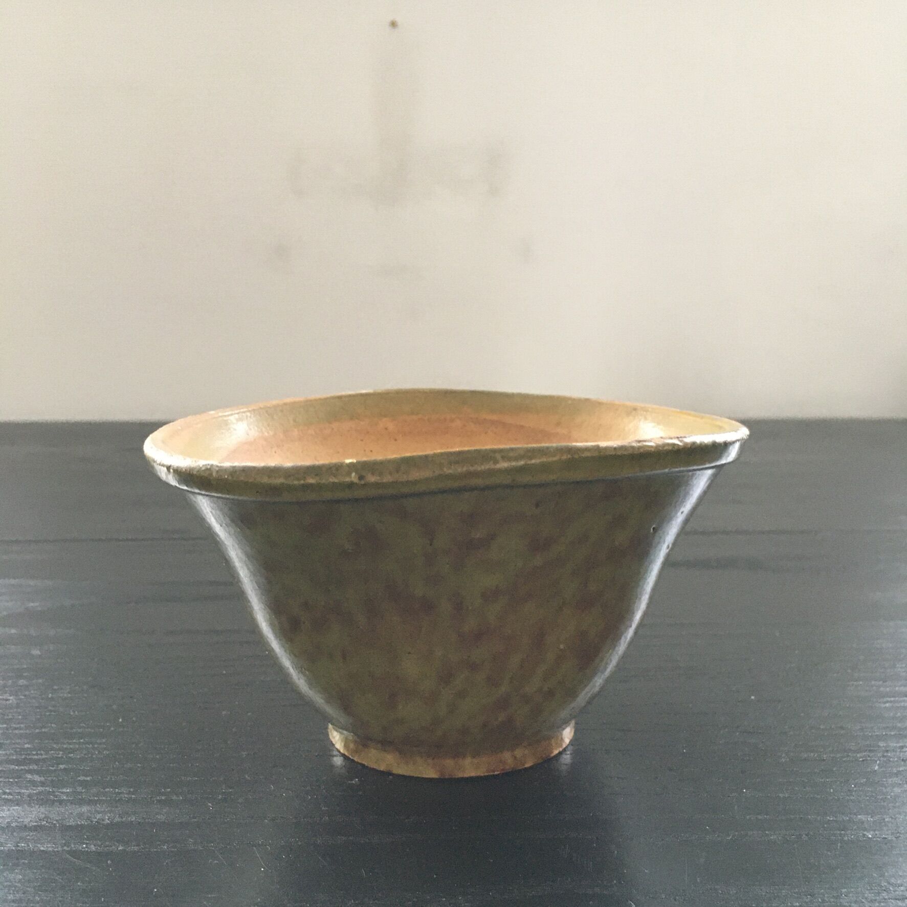 Yellow and green speckled sandstone cut