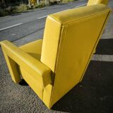 Paire de fauteuils en cuir jaune soleil